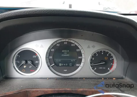 2010 Mercedes-Benz Glk 350 4Matic z USA, uszkodzony, nr VIN WDCGG8HB8AF449465